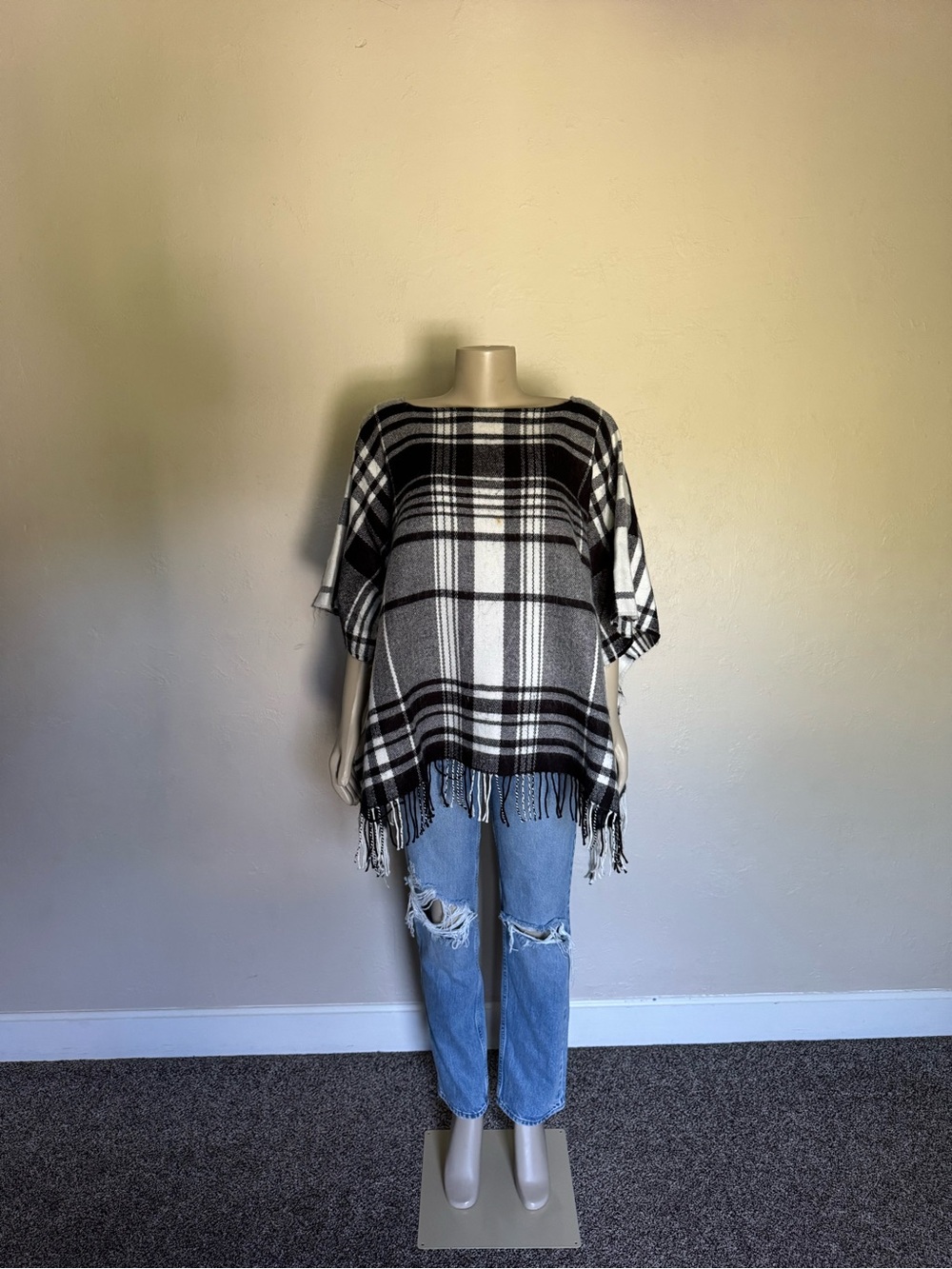 A New Day Womens Poncho One Size Black/White Plaid Fringe Hem